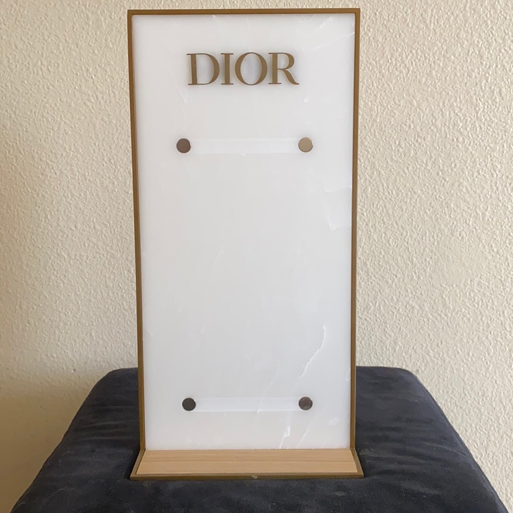 Dior Display Unit